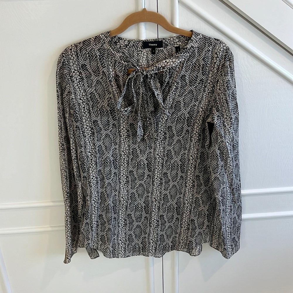 Theory size small silk top